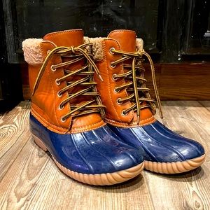 Waterproof duck boots with fleece lining